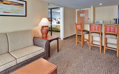 Photo 5 - Holiday Inn Hotel & Suites Anaheim by IHG