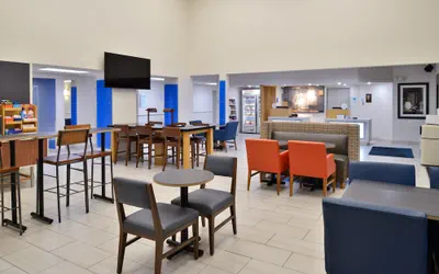 Photo 2 - Holiday Inn Express Farmington - Bloomfield by IHG