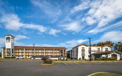 Photo 2 - Econo Lodge Richmond-North Chesterfield