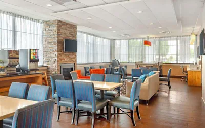 Photo 4 - Best Western Hartford Hotel & Suites