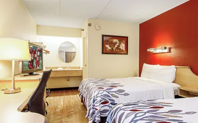 Photo 4 - Red Roof Inn Albany Airport