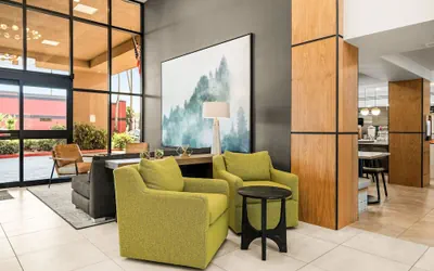 Photo 4 - Oxford Suites Redding