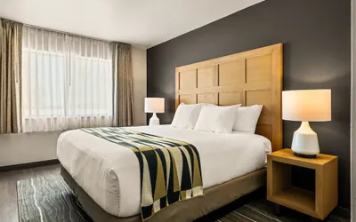 Photo 5 - Oxford Suites Redding