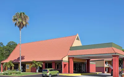 Photo 2 - Days Inn by Wyndham Cocoa Cruiseport West At I-95/524