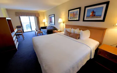Photo 5 - Days Inn by Wyndham Mackinaw City - Lakeview