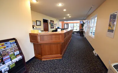 Photo 3 - Days Inn by Wyndham Mackinaw City - Lakeview