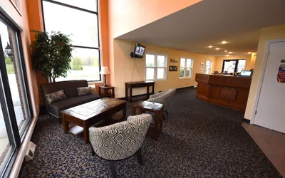 Photo 4 - Days Inn by Wyndham Mackinaw City - Lakeview