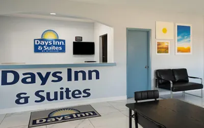 Photo 3 - Days Inn & Suites by Wyndham Byram