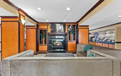 Photo 3 - Baymont by Wyndham Madison Heights Detroit Area