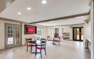 Photo 3 - Red Roof Inn PLUS+ Dallas – Addison