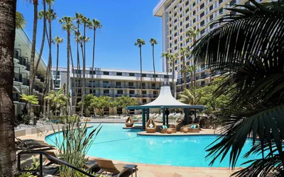Photo 2 - Los Angeles Airport Marriott