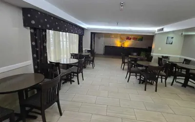 Photo 5 - Copley Inn & Suites By OYO Akron OH