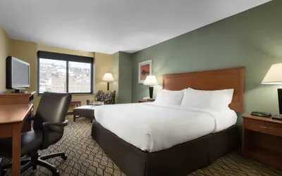 Photo 3 - Holiday Inn & Suites Duluth Downtown by IHG
