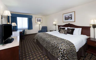 Photo 3 - Baymont by Wyndham Osage Beach
