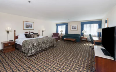 Photo 4 - Baymont by Wyndham Osage Beach