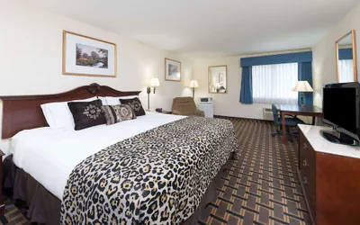 Photo 2 - Baymont by Wyndham Osage Beach