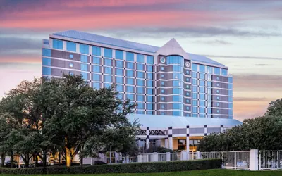 Photo 2 - Renaissance Dallas North Hotel