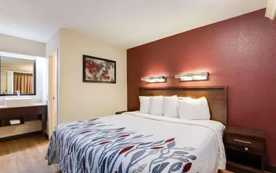 Photo 5 - Super 8 by Wyndham Deerfield/Northbrook