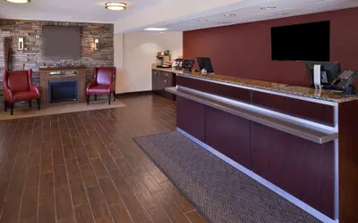 Photo 2 - Super 8 by Wyndham Deerfield/Northbrook