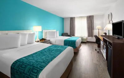 Photo 5 - Howard Johnson by Wyndham Romulus Detroit Metro Airport