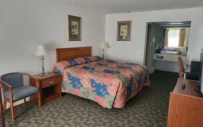 Photo 4 - Blue Ribbon Inn and Suites