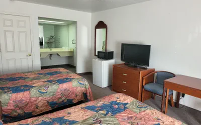 Photo 5 - Blue Ribbon Inn and Suites