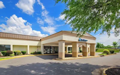 Photo 2 - Best Western Leesburg Hotel & Conference Center