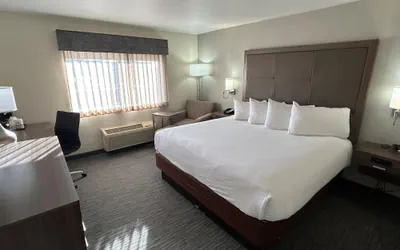 Photo 2 - Best Western Plus Paper Valley Hotel
