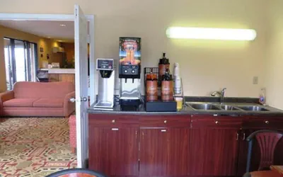 Photo 4 - Days Inn by Wyndham Plainfield