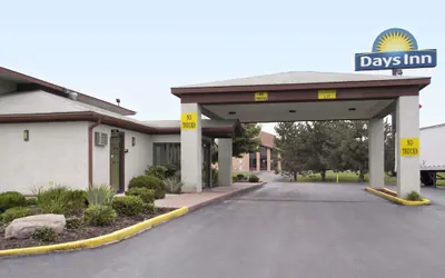 Photo 2 - Days Inn by Wyndham Plainfield