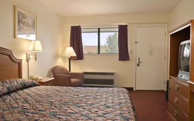 Photo 5 - Days Inn by Wyndham Plainfield