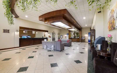 Photo 3 - Best Western Grand Victorian Inn