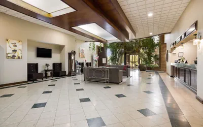 Photo 4 - Best Western Grand Victorian Inn