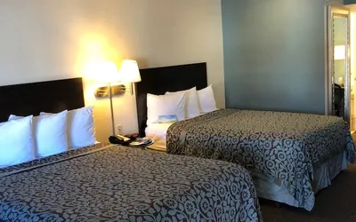 Photo 2 - Days Inn by Wyndham Camarillo - Ventura