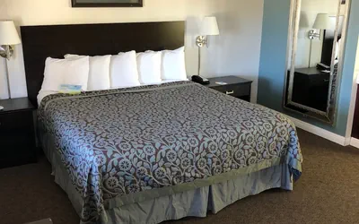 Photo 5 - Days Inn by Wyndham Camarillo - Ventura