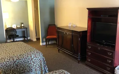 Photo 3 - Days Inn by Wyndham Camarillo - Ventura