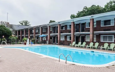 Photo 2 - Rodeway Inn & Suites Williamsburg Central