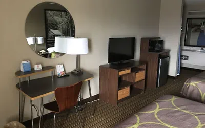 Photo 3 - Super 8 by Wyndham Knoxville North/Powell