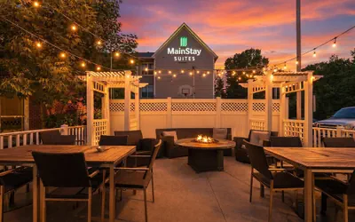 Photo 2 - MainStay Suites Appleton Airport - Fox River Mall Area