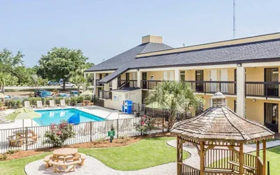 Photo 2 - Quality Inn Mt. Pleasant - Charleston
