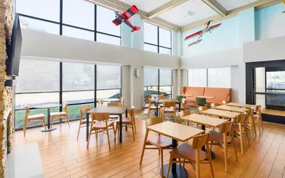 Photo 3 - Hampton Inn by Hilton Chicago-Midway Airport