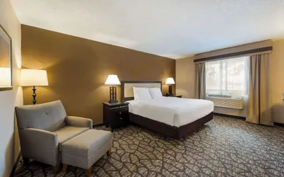 Photo 2 - Best Western Detroit Livonia