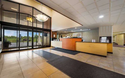 Photo 4 - Best Western Detroit Livonia