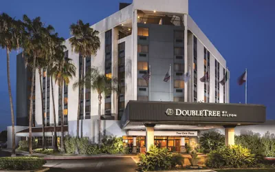 Photo 2 - DoubleTree by Hilton Carson