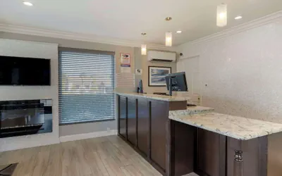 Photo 4 - Best Western Orange Plaza