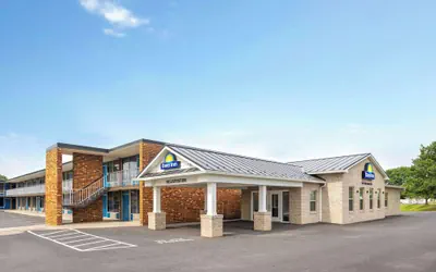 Photo 2 - Days Inn by Wyndham Frederick
