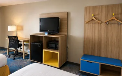 Photo 4 - Days Inn by Wyndham Hannibal