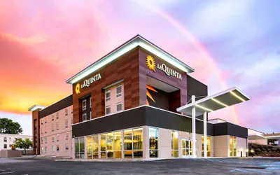 Photo 2 - La Quinta Inn & Suites by Wyndham Spokane Downtown