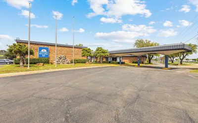Photo 2 - Americas Best Value Inn Ft. Worth Hurst