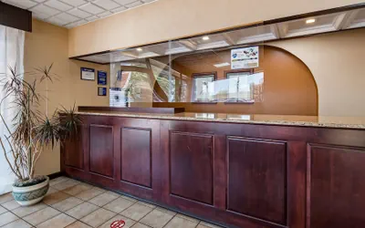 Photo 3 - Best Western Thunderbird Motel